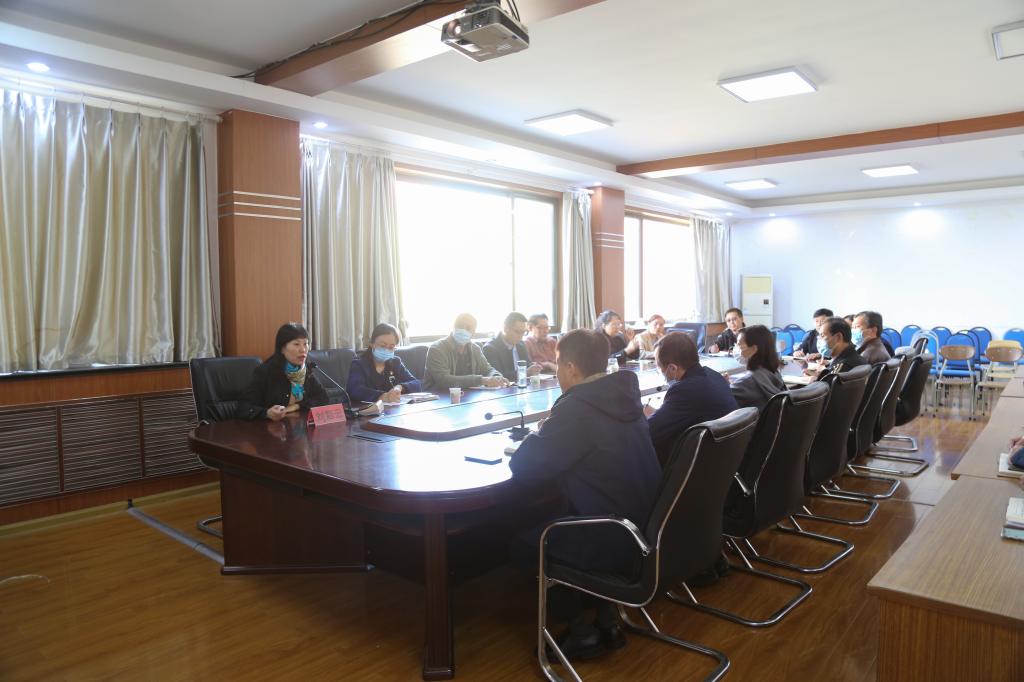 说明: https://www.qdu.edu.cn/__local/4/26/8E/88AD7B4F81EBEFE6449ABC8966C_FEAE15F6_13B33.png